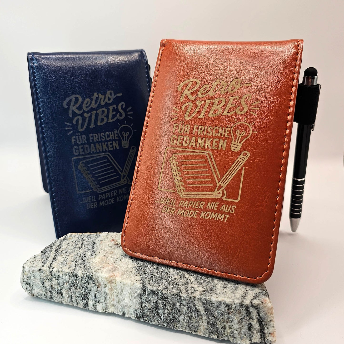 Retro-Notizblock aus Kunstleder mit Touchscreen-Stylus