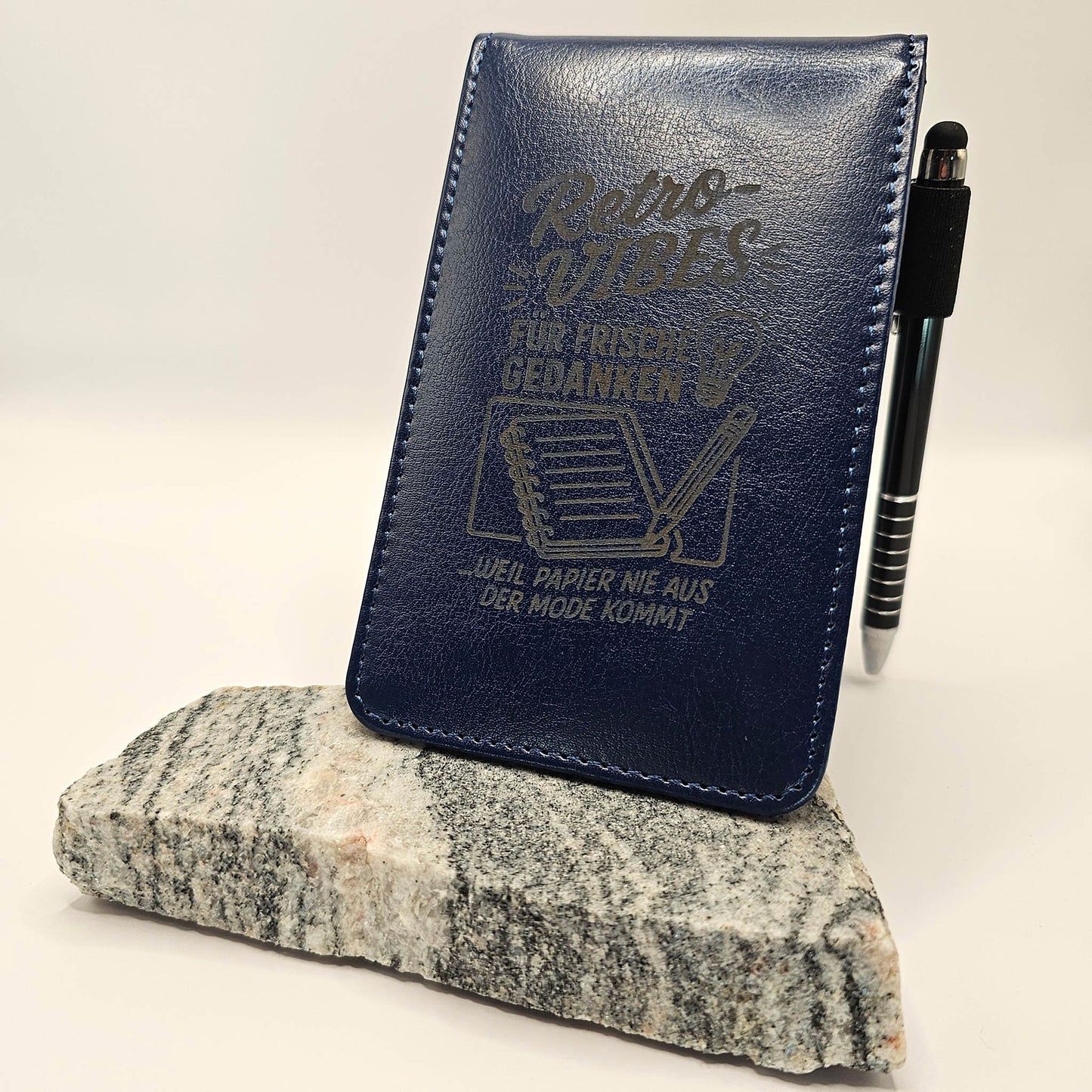 Retro-Notizblock aus Kunstleder mit Touchscreen-Stylus